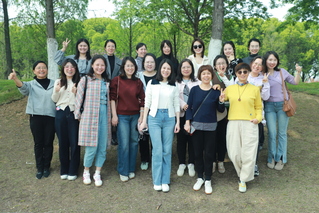 踏青赏春&nbsp;凝心聚力——&nbsp;公共管...